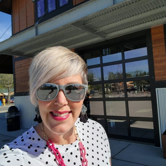 Meet your Posher, Sarah - Picture 2 of 2